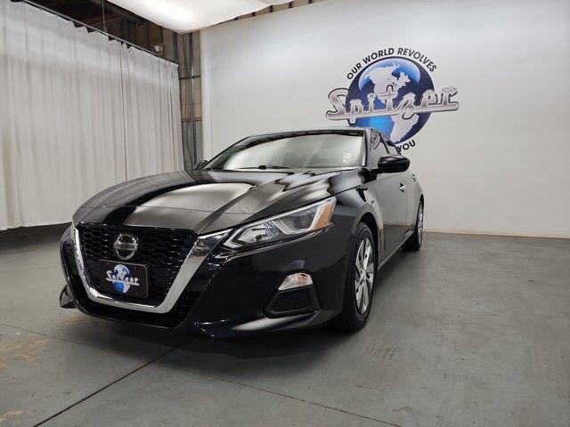 Photo of 2019 Super Black Nissan Altima