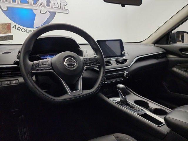 Photo of 2019 Super Black Nissan Altima