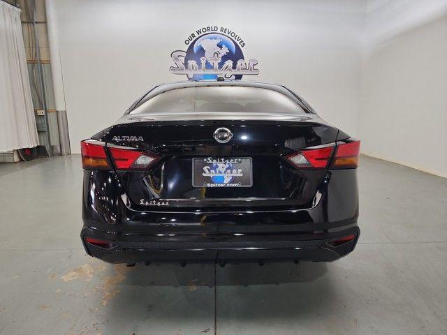 Photo of 2019 Super Black Nissan Altima