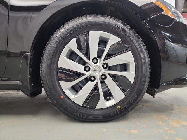 Photo of 2019 Super Black Nissan Altima