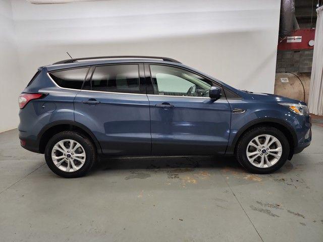 Photo of 2018 Blue Ford Escape