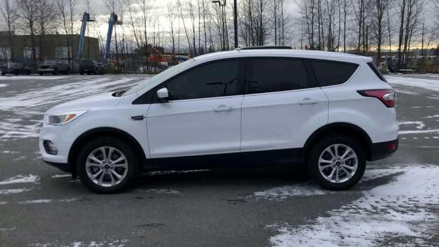 Photo of 2017 OXFORD WHITE Ford Escape