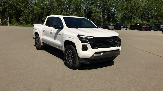 Photo of 2024 Summit White Chevrolet Colorado