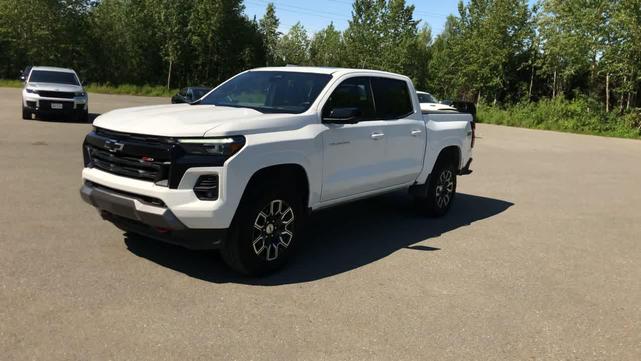 Photo of 2024 Summit White Chevrolet Colorado