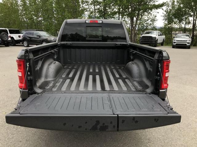 Photo of 2025 Granite Crystal Metallic Clearcoat RAM 1500