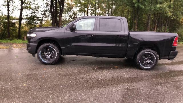 Photo of 2025 Diamond Black Crystal Pearlcoat RAM 1500