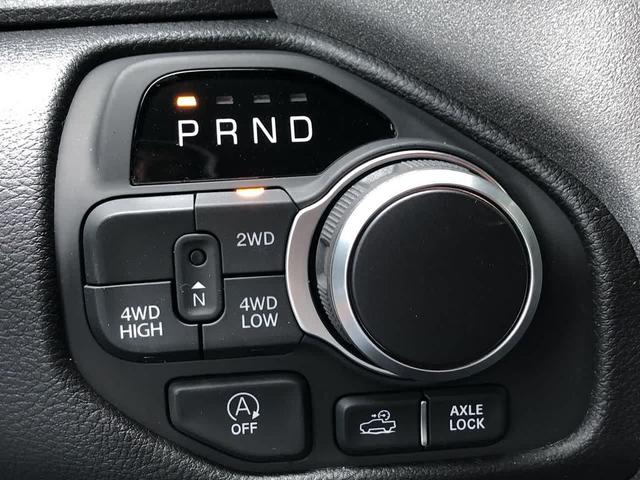 Photo of 2025 Diamond Black Crystal Pearlcoat RAM 1500