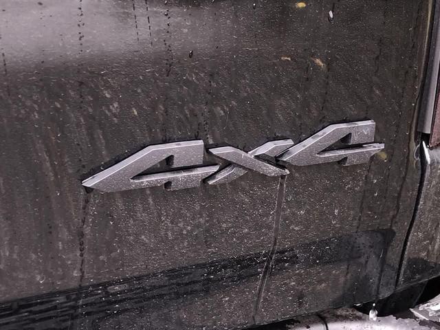 Photo of 2025 Diamond Black Crystal Pearlcoat RAM 1500