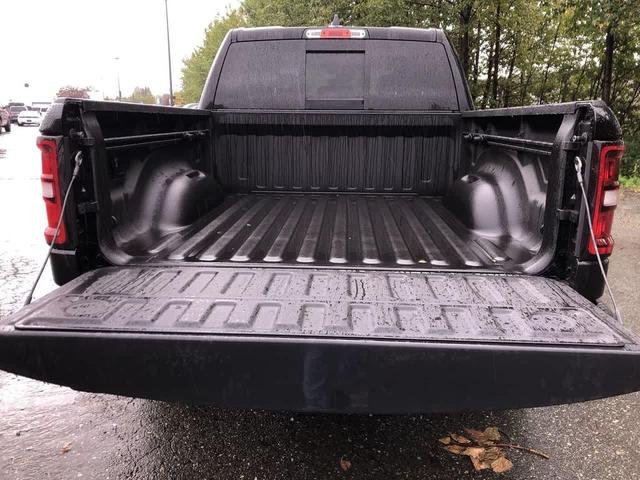 Photo of 2025 Diamond Black Crystal Pearlcoat RAM 1500