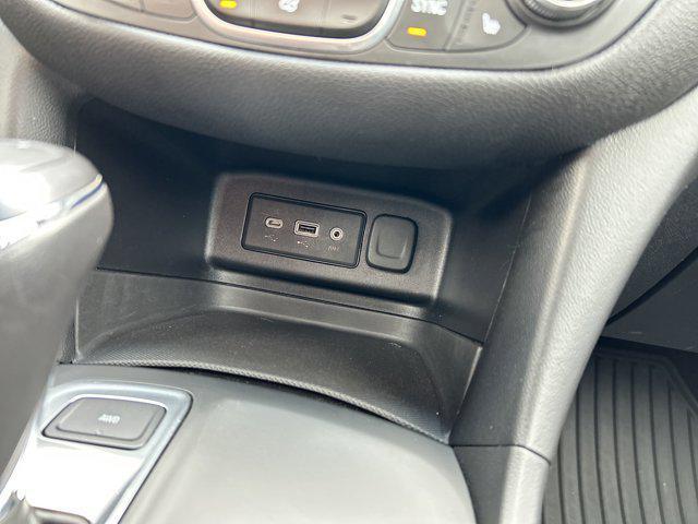 Photo of 2019 Summit White Chevrolet Equinox