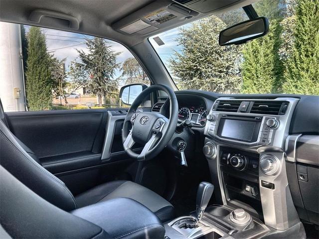 Photo of 2018 Super White Toyota 4Runner