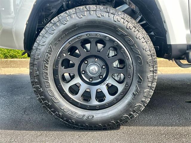 Photo of 2018 Super White Toyota 4Runner