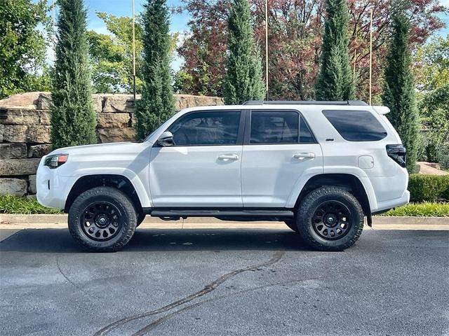 Photo of 2018 Super White Toyota 4Runner