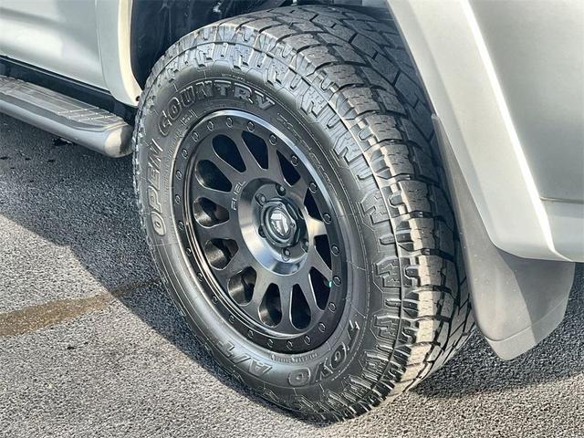 Photo of 2018 Super White Toyota 4Runner