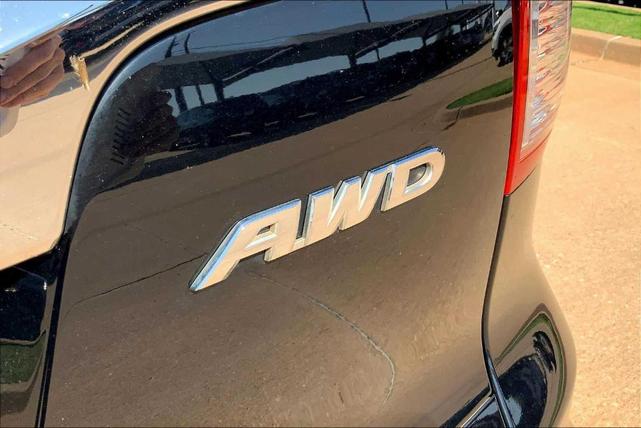 Photo of 2016 Crystal Black Pearl Honda CR-V