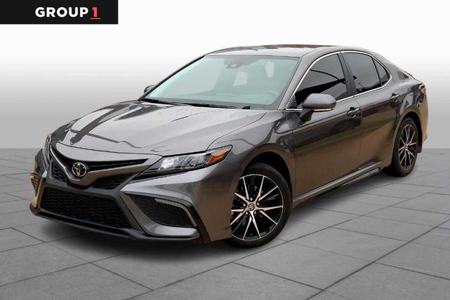 Photo of 2022 Predawn Gray Mica Toyota Camry
