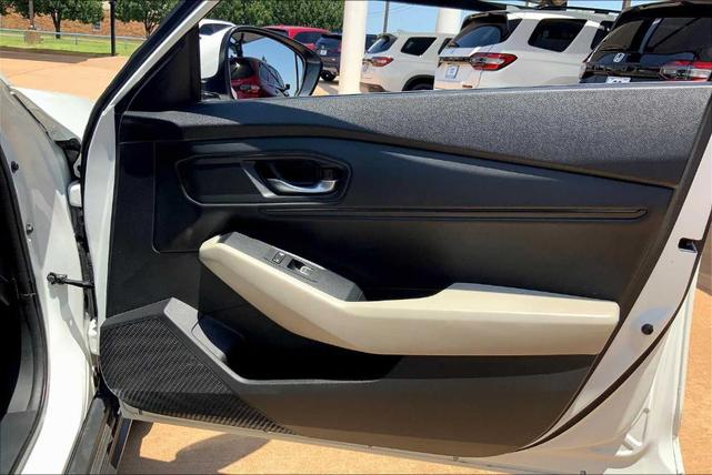 Photo of 2023 Platinum White Pearl Honda Accord