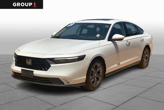 Photo of 2023 Platinum White Pearl Honda Accord