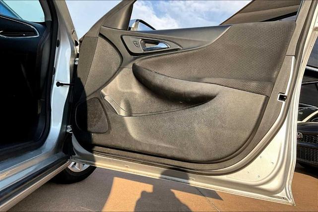 Photo of 2021 Silver Ice Metallic Chevrolet Malibu