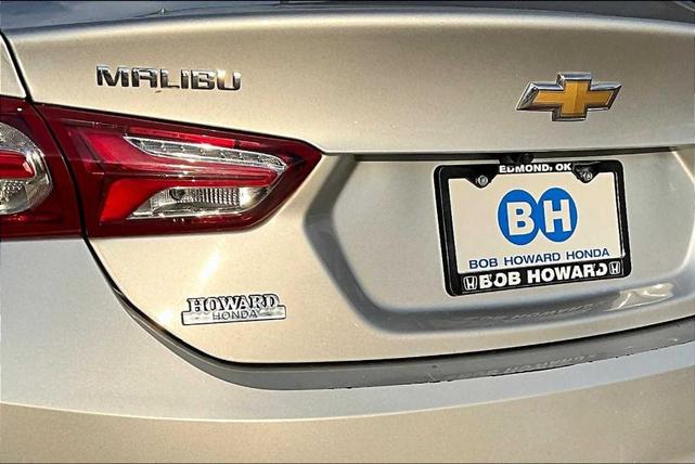 Photo of 2021 Silver Ice Metallic Chevrolet Malibu
