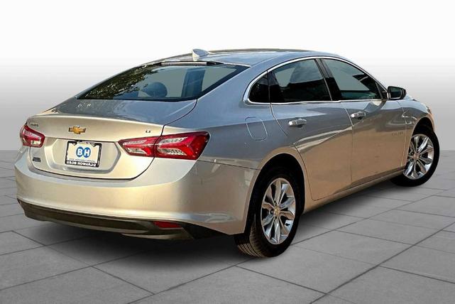 Photo of 2021 Silver Ice Metallic Chevrolet Malibu