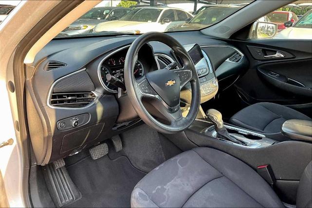 Photo of 2021 Silver Ice Metallic Chevrolet Malibu