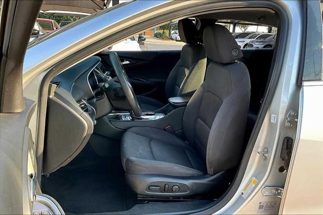 Photo of 2021 Silver Ice Metallic Chevrolet Malibu