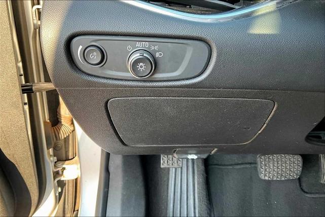 Photo of 2021 Silver Ice Metallic Chevrolet Malibu