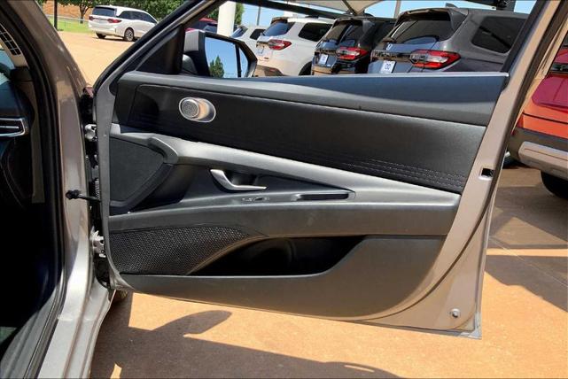 Photo of 2024 Metal Hyundai ELANTRA