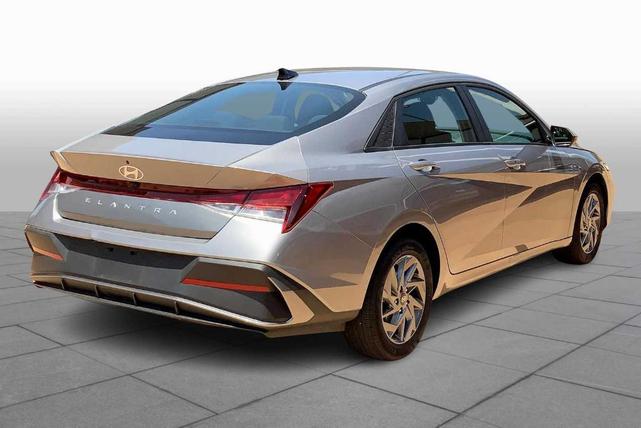 Photo of 2024 Metal Hyundai ELANTRA
