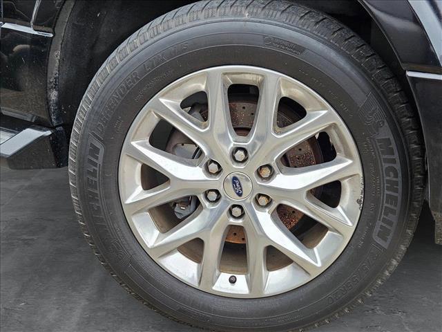 Photo of 2017 Shadow Black Ford Expedition EL