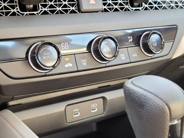 Photo of 2025 Platinum White Pearl Honda Accord