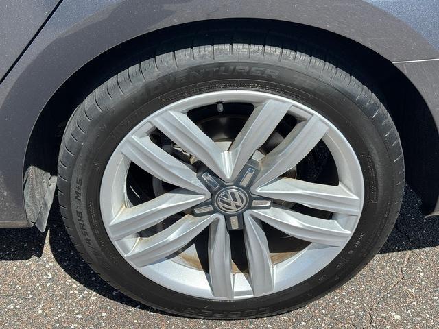 Photo of 2017 Platinum Gray Metallic Volkswagen Passat
