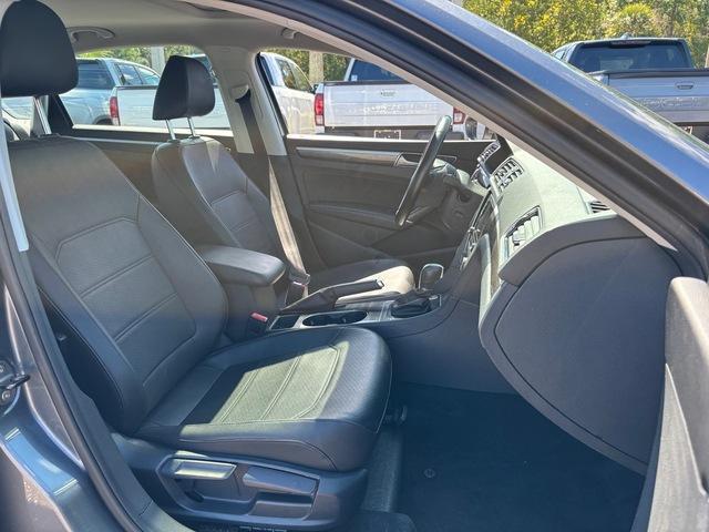 Photo of 2017 Platinum Gray Metallic Volkswagen Passat
