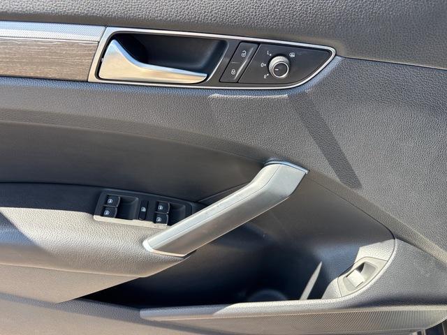 Photo of 2017 Platinum Gray Metallic Volkswagen Passat