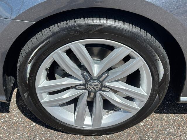 Photo of 2017 Platinum Gray Metallic Volkswagen Passat