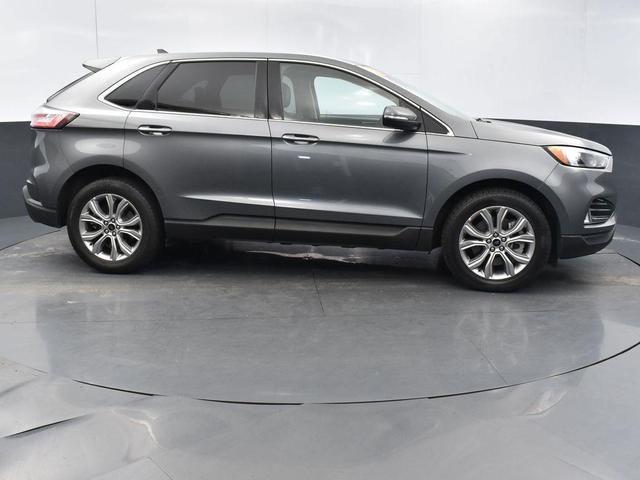 Photo of 2024 Carbonized Gray Metallic Ford Edge