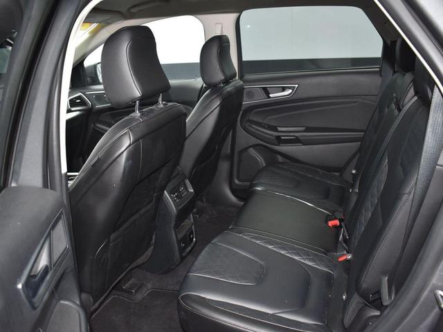 Photo of 2024 Carbonized Gray Metallic Ford Edge