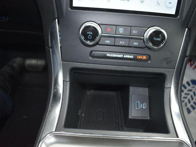 Photo of 2024 Carbonized Gray Metallic Ford Edge