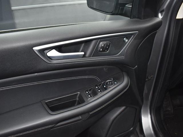 Photo of 2024 Carbonized Gray Metallic Ford Edge