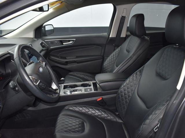 Photo of 2024 Carbonized Gray Metallic Ford Edge