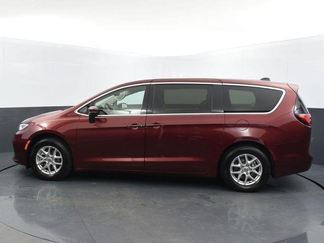 Photo of 2023 Velvet Red Pearlcoat Chrysler Pacifica