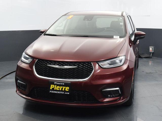 Photo of 2023 Velvet Red Pearlcoat Chrysler Pacifica