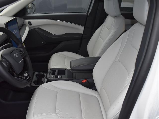 Photo of 2025 Star White Metallic Tri-Coat Ford Mustang Mach-E
