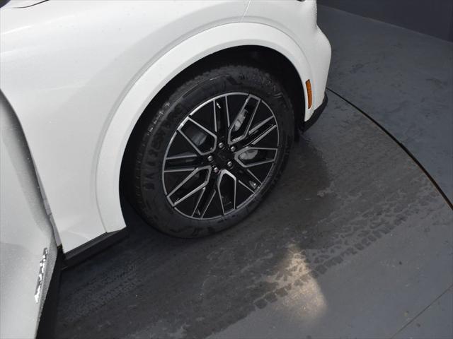 Photo of 2025 Star White Metallic Tri-Coat Ford Mustang Mach-E