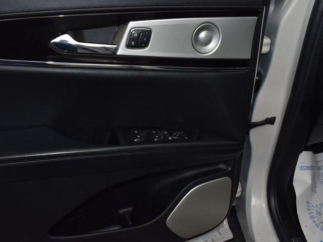 Photo of 2021 Ceramic White Lincoln Nautilus