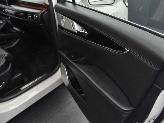 Photo of 2021 Ceramic White Lincoln Nautilus