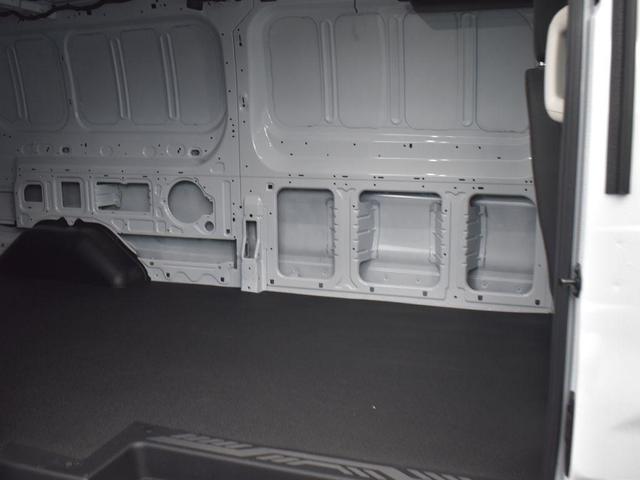 Photo of 2025 Oxford White Ford Transit-250