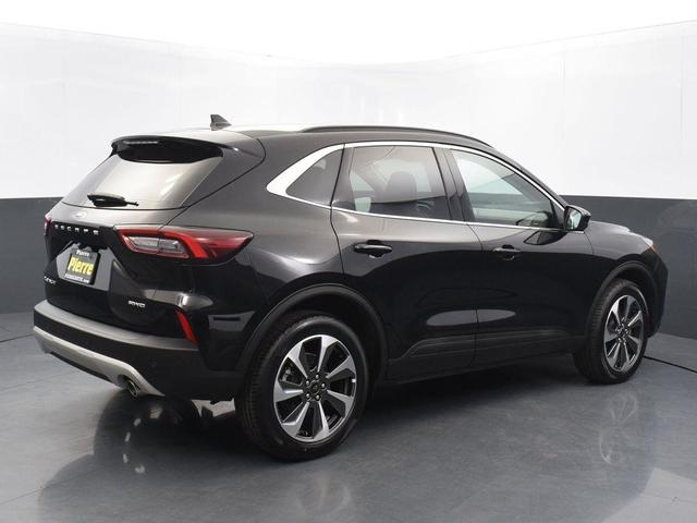 Photo of 2024 Black Metallic Ford Escape