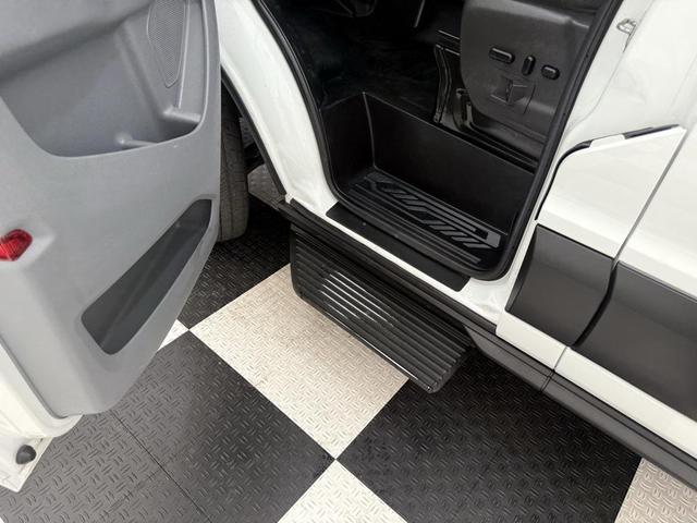 Photo of 2019 Oxford White Ford Transit-350